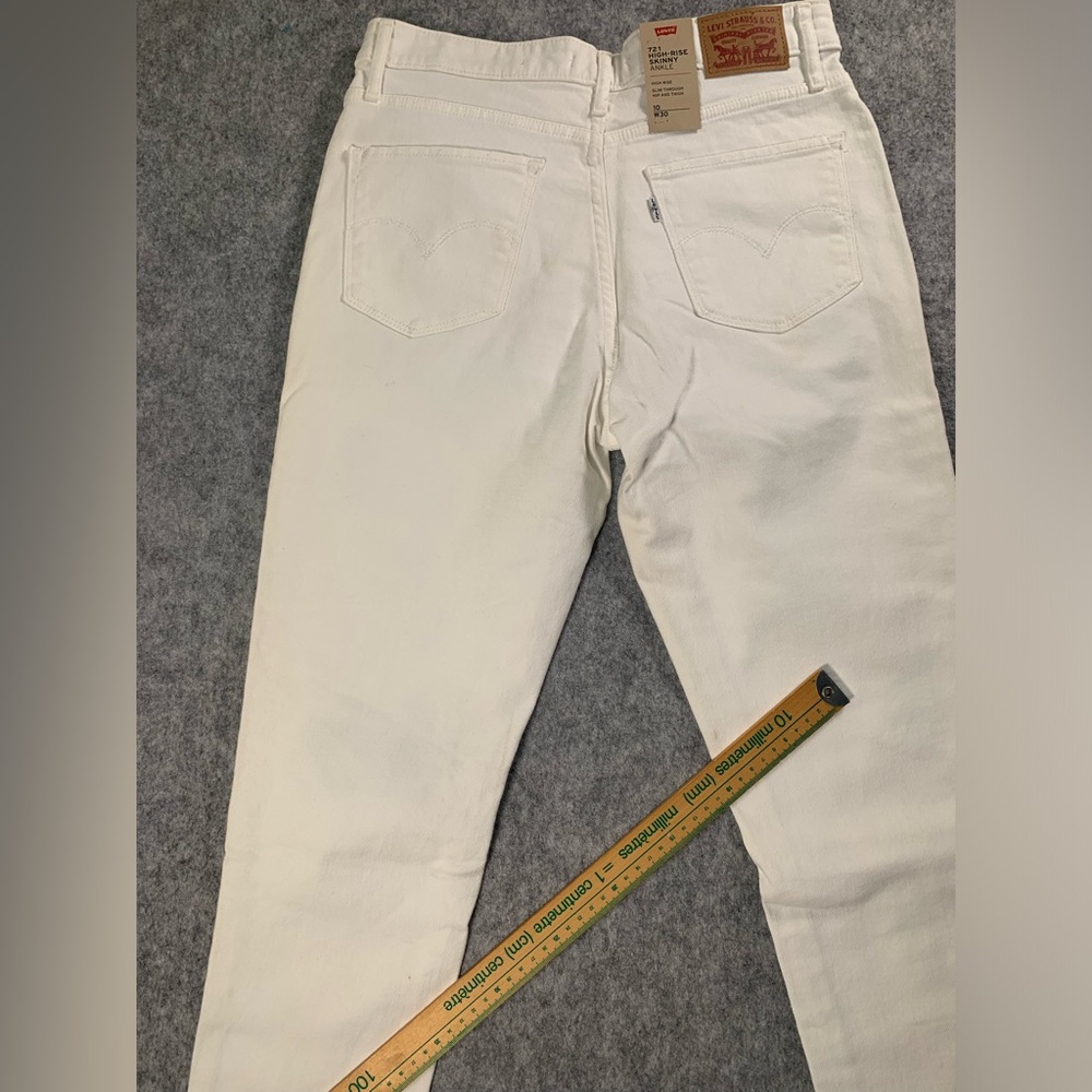 Levi's Classic Cream Jeans - Picture 4 of 16
